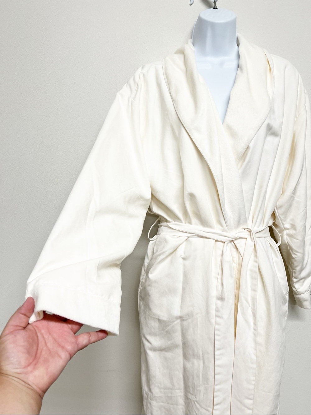 Pottery Barn Home Soft Cream Plush Belted Long Sleeve Lounge Robe Size M - Picture 4 of 7